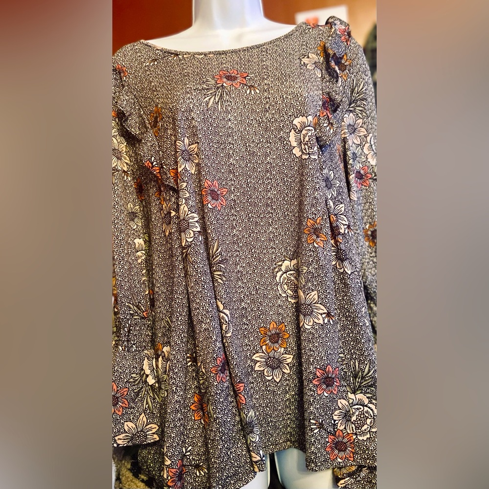 Style and Company Size Large Made in Cambodia Blouse. EUC!